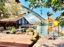 HOTEL BACKPACKERS RIO DULCE，位于里约杜尔塞的酒店