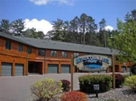 Minocqua Lake Condo B10，位于米诺阔的酒店