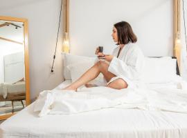 Casa Naturale，位于斯科派洛斯的带热水浴缸的酒店