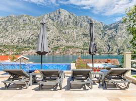 迪卡德隆奢华公寓，位于科托尔的带热水浴缸的酒店