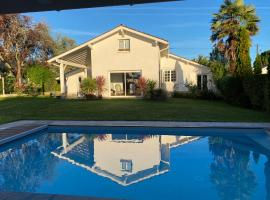 villa spacieuse avec piscine sur cote basque Anglet，位于安格雷的酒店