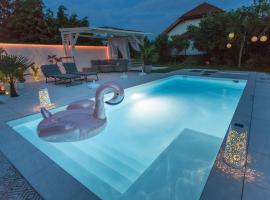 Villa mit Pool und Garten，位于Thalheim bei Wels的度假屋