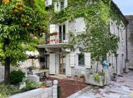 Olea Apartments in a Historic 17th Century Palace Perast