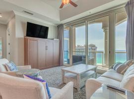 Pensacola Beach Penthouse with View and Pool Access!，位于彭萨科拉海滩的海滩短租房