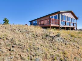 Tranquil Cabin Getaway with Panoramic Mtn View!，位于Antero Junction的酒店
