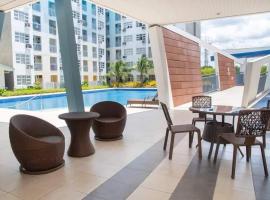 Scarlet Suites Condominium，位于Babak的酒店