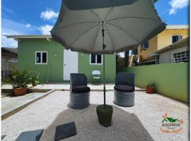 5 Min to Beaches House with Outdoor Patios & BBQ，位于Sint Michiel的酒店