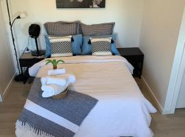 Cosy Secure comfortable for two in Canberra，位于Hall的公寓