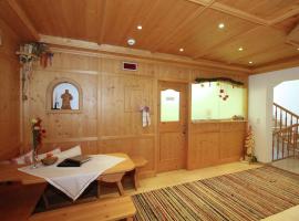 Attractive holiday home in Kaltenbach on the ski slope，位于斯图姆的酒店