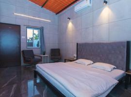 NomadGao Workation Hostel With Pool，位于罗纳瓦拉的青旅