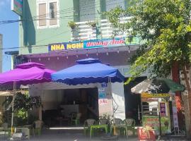 Nhà Nghỉ Hoàng Anh，位于隆海的酒店