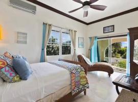 Beachfront Bliss Private Retreat with Spectacular Views，位于Blowing Point Village的酒店