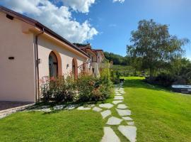 Agriturismo Peq Agri-Resort Tovo，位于Tovo San Giacomo的度假村