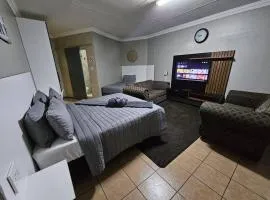 ZUCH Accommodation At Pafuri Self Catering-Deluxe Suite
