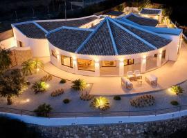CostaBlancaDreams Casa Monte Verde in Benissa，位于佩德拉马拉的带泳池的酒店