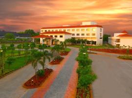 Grand Serenaa Hotel & Resorts, Auroville，位于黎明之村的家庭/亲子酒店