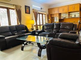 Best Individual Home stay Near Apollo Jubilee Hills，位于海得拉巴的酒店