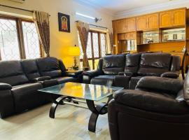Best Individual Home stay Near Apollo Jubilee Hills，位于海得拉巴普里贾纳纳寺附近的酒店