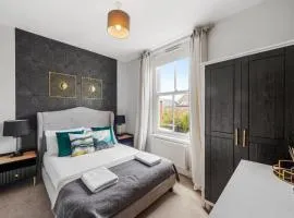 Stylish Townhouse on the Stray - Sleeps 8