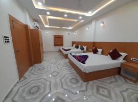 Goroomgo Hotel The Nirmala Palace Ayodhya-Near Ram Mandir，位于Ayodhya的家庭/亲子酒店