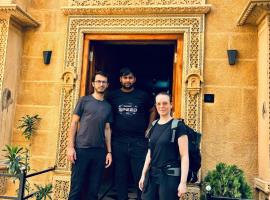 Explore Hostel Life Jaisalmer，位于斋沙默尔的青旅