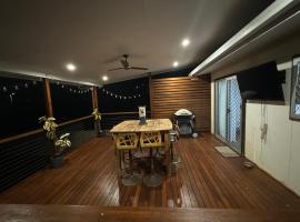 Spacious Home with Large Entertainment Area，位于洛坎普顿的酒店