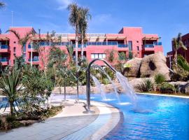 布朗卡福尔Spa铁尔玛鲁酒店，位于拉加里加的带停车场的酒店