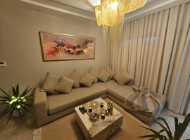 Luxury Appartment Near Airport，位于Al Karm的酒店