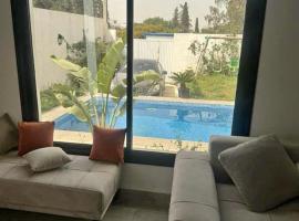 Coquette villa avec piscine，位于突尼斯的酒店