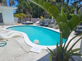 Grand Pool 4 BEDS 4 BATHS Villa Close to Beach!