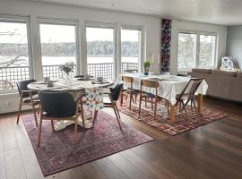 The Luxurious Lakeview Villa near Stockholm，位于斯德哥尔摩Danderyd Hospital附近的酒店