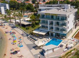 Kaneo beach hotel Novalja，位于诺瓦利娅的带按摩浴缸的酒店