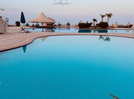 Porto Sokhna Water Front Resort，位于艾因苏赫纳的木屋