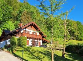 Luxus Alpenparadies nahe Salzburg Sauna & Whirlpool，位于Adnet的别墅