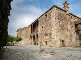 Hotel Puente de Alcon&eacute;tar，位于加洛维拉斯的带泳池的酒店