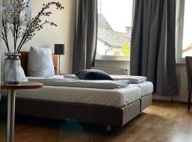 Landgasthof zur Sonne I Hotel & Restaurant，位于Neuburg的酒店