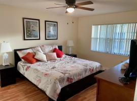 Cozy Shorewalk condo close to top beaches, with heated pools, hot tub, IMG Academy，位于布雷登顿的酒店
