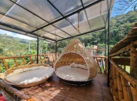 Domos de Glamping con Jacuzzi y Piscina en San Rafael Frente al charco la Cristalina，位于圣拉菲尔的酒店