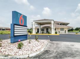 伯里亚6号汽车旅馆，位于伯里亚的酒店