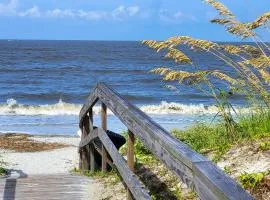 Harbor Island Condo with Pool Access Walk to Beach!