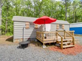 Higden Studio Cottage Less Than 1 Mi to Greers Ferry Lake，位于Fairfield Bay的酒店