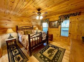 Cabin 2 bed close to Helen hot tub #15，位于海伦的度假屋