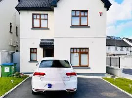 Room in Limerick with King bed -Home stay