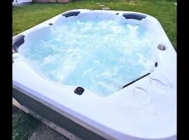 Summer Holiday 5 bed with Hot tub and Entertainment