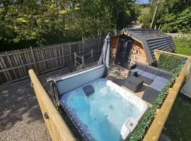 Morvan Pod & Hot tub