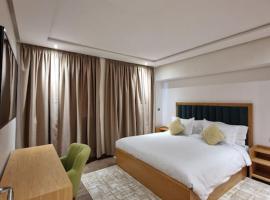 Hotel Residence Ramsis，位于纳祖尔的带停车场的酒店