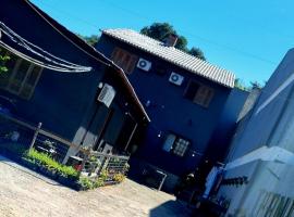 Carcará Hostel Ipanema - Espaço Cultural，位于阿雷格里港的Spa酒店