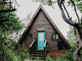 The Maverick: A-Frame w/ Hammock and Tree Top View，位于新布朗费尔斯的木屋