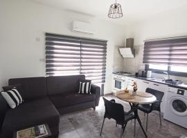 Cem's 2 bedroom Apartment Famagusta City Centre，位于法马古斯塔的酒店