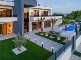 Villa Neo ZadarVillas，位于扎顿的酒店